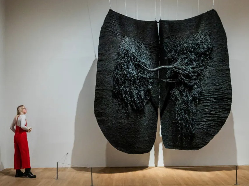 Magdalena Abakanowicz vuelve a la Tate con la exposición «Every Tangle of Thread and Rope»