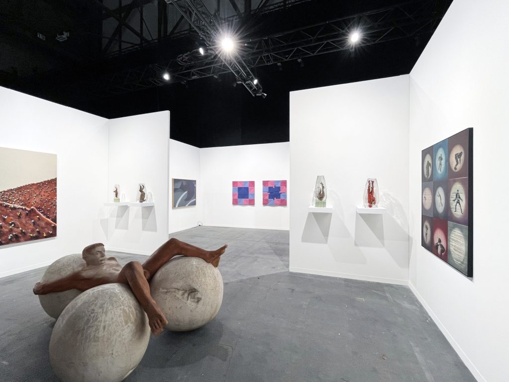 Marlborough reúne a Francisco Leiro, Anna Bella Geiger y Juan Genovés en artgenève